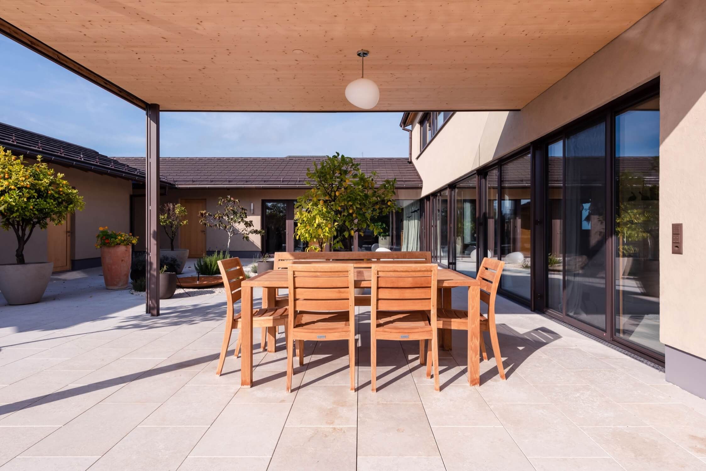 Gartensitzplatz, Einfamilienhaus Kalbermatten, Kesswil, Ostschweiz, Bodenseeregion, Architektur
